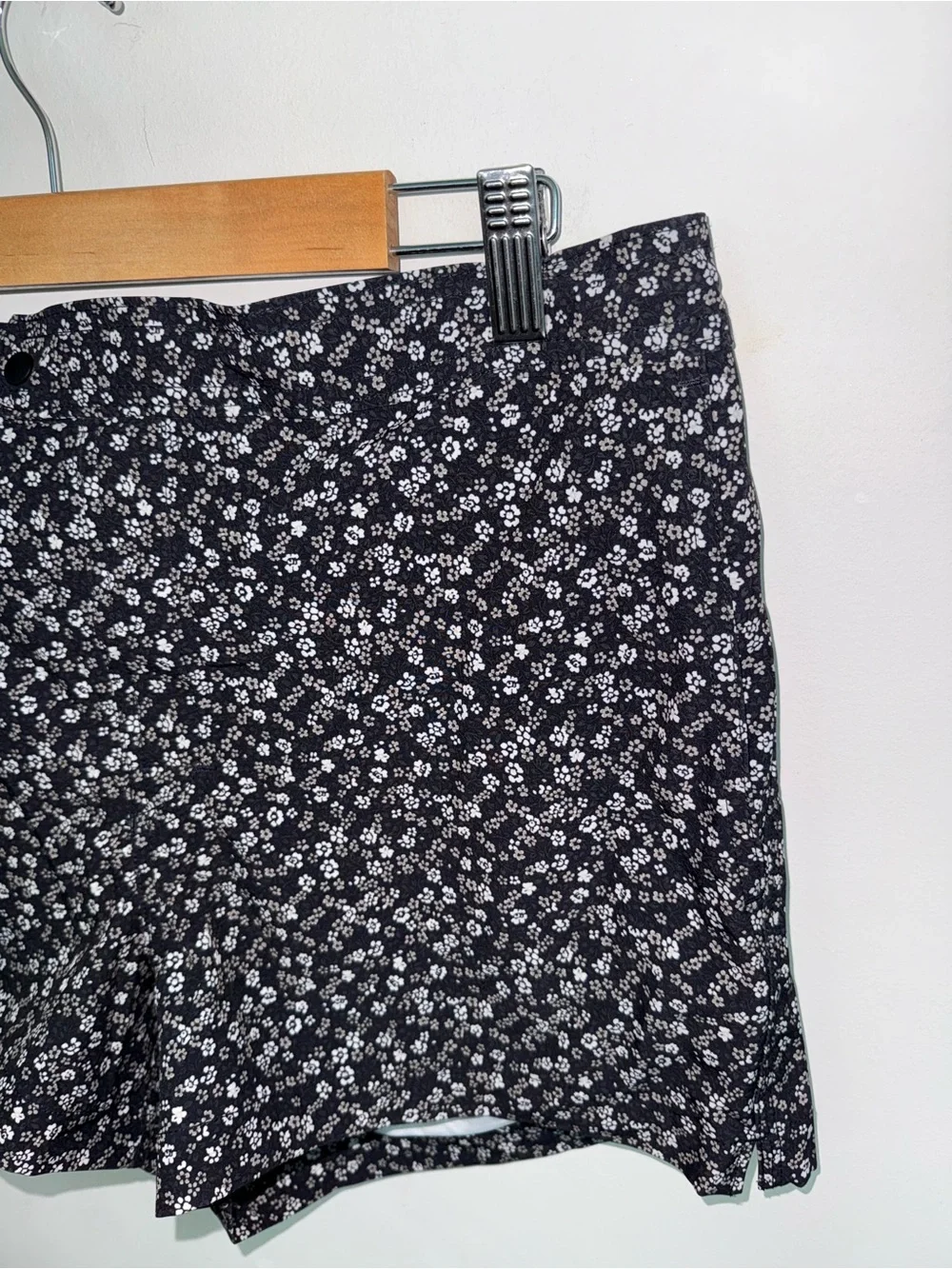 American eagle men’s swim trunks  medium